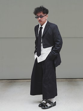 「cussil（クシル）の【cussil/クシル】ヘビードレープロングネクタイ（ネクタイ、ブラック系）」を使った、　MATSU  MAKOTOさん（メンズ・163cm）の春コーディネート