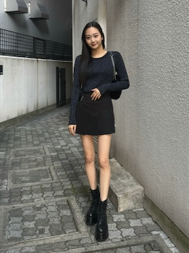 「MURUA（ムルーア）のアイテム（パンツ）」を使った、坂田琴音さん（レディース・168cm）の秋コーディネート