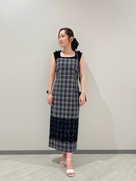 「NATURAL BEAUTY BASIC（ナチュラルビューティーベーシック）の【Oggi.jp掲載】【Oggi5月号掲載】◇ワイドカバードサンダル（サンダル、ホワイト系）」を使った、KOTOMIさん（レディース・159cm）の夏コーディネート