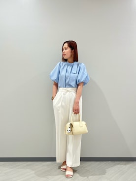 「NATURAL BEAUTY BASIC（ナチュラルビューティーベーシック）の【Oggi.jp掲載】リネンライクサイドタイブラウス（シャツ/ブラウス、ブルー系）」を使った、KOTOMIさん（レディース・159cm）の夏コーディネート