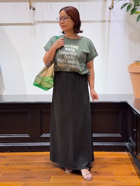 「DRESSTERIOR（ドレステリア）の【箔ロゴ】箔プリントドルマンスリーブ Tシャツ（Tシャツ/カットソー、グリーン系）」を使った、asaminさんの夏コーディネート