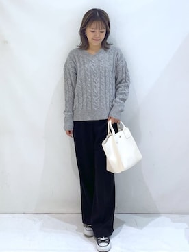 「index（インデックス）のラメ混ファンシーケーブルVネックニット【洗濯機OK】（ニット/セーター、グレー系）」を使った、maaaaana05さん（レディース）の冬コーディネート
