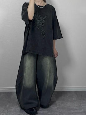 「cussil（クシル）の【cussil/クシル】ピグメントスノーウォッシュ加工フラワー刺繍オーバーサイズハーフスリーブTシャツ（Tシャツ/カットソー、ブラック系）」を使った、あつさん（メンズ・154cm）の夏コーディネート