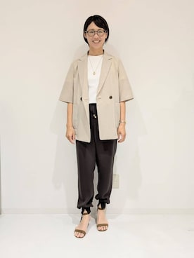 「UNTITLED（アンタイトル）の【吸水速乾/洗える】ハーフスリーブジャケット（テーラードジャケット、ベージュ系）」を使った、yukariさん（レディース・158cm）の秋コーディネート