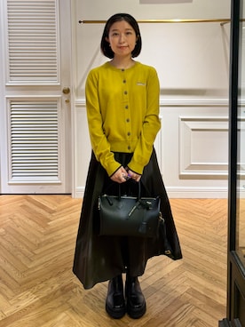 「DRESSTERIOR（ドレステリア）の【STORY11月号掲載】ゼニアバル―ファキャッシュウールクルーネックカーディガン（カーディガン/ボレロ、イエロー系）」を使った、つじ まこさん（レディース・150cm）の秋コーディネート