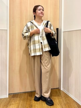 「SHOO・LA・RUE（シューラルー）の【洗濯機可/S-LL】程よい抜け感 大人のチェックシャツ（シャツ/ブラウス、ベージュ系）」を使った、YUMIさん（レディース・163cm）の秋コーディネート