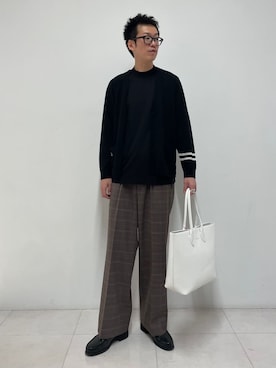 「DRESSTERIOR（ドレステリア）の◆ウォッシャブルファインメリノ ニットカーデ（カーディガン/ボレロ、ブラック系）」を使った、蒲谷祐太さん（メンズ・180cm）の秋コーディネート