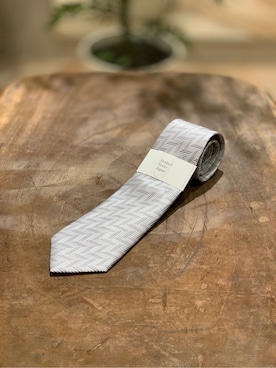 「TAKEO KIKUCHI（タケオキクチ）の【Made in JAPAN】矢絣（やがすり）シルクネクタイ（ネクタイ、シルバー系）」を使った、蒲谷祐太さん（メンズ・180cm）の冬コーディネート