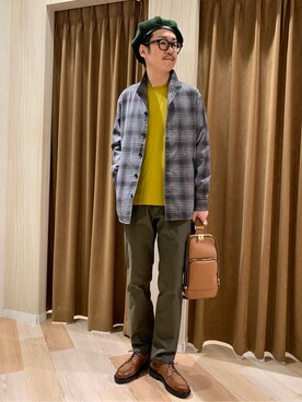 「TAKEO KIKUCHI（タケオキクチ）の【全7サイズ×7色展開！】トップマルチヘリンボン パンツ（スラックス、グリーン系）」を使った、蒲谷祐太さん（メンズ・180cm）の秋コーディネート