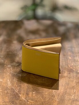 「TAKEO KIKUCHI（タケオキクチ）の【ソフト＆ナチュラル】ミニメッシュ レザー 2つ折り財布（財布、イエロー系）」を使った、蒲谷祐太さん（メンズ・180cm）の冬コーディネート
