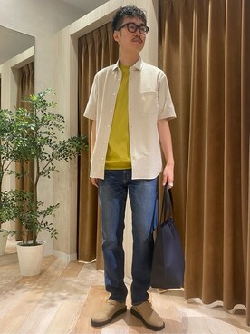 「TAKEO KIKUCHI（タケオキクチ）の11.5ozストレッチ 5ポケットデニムパンツ（デニムパンツ、ブルー系）」を使った、蒲谷祐太さん（メンズ・180cm）の夏コーディネート