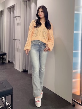 「GYDA（ジェイダ）のハイウエストBACKクロスフレアパンツ（デニムパンツ、ブルー系）」を使った、AMIさん（レディース・158cm）の春コーディネート