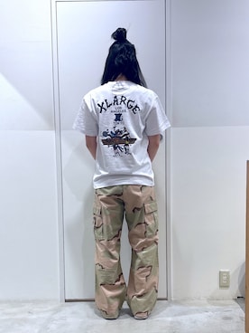 「XLARGE（エクストララージ）のCAMO CARGO PANTS（カーゴパンツ、ベージュ系）」を使った、reiaさん（レディース・173cm）の夏コーディネート