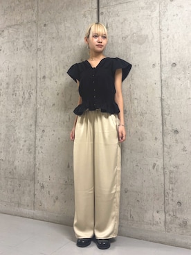「KBF（ケイビーエフ）のフリルスリーブシャーリングブラウス（シャツ/ブラウス、ブラック系）」を使った、リロさん（レディース・161cm）の夏コーディネート
