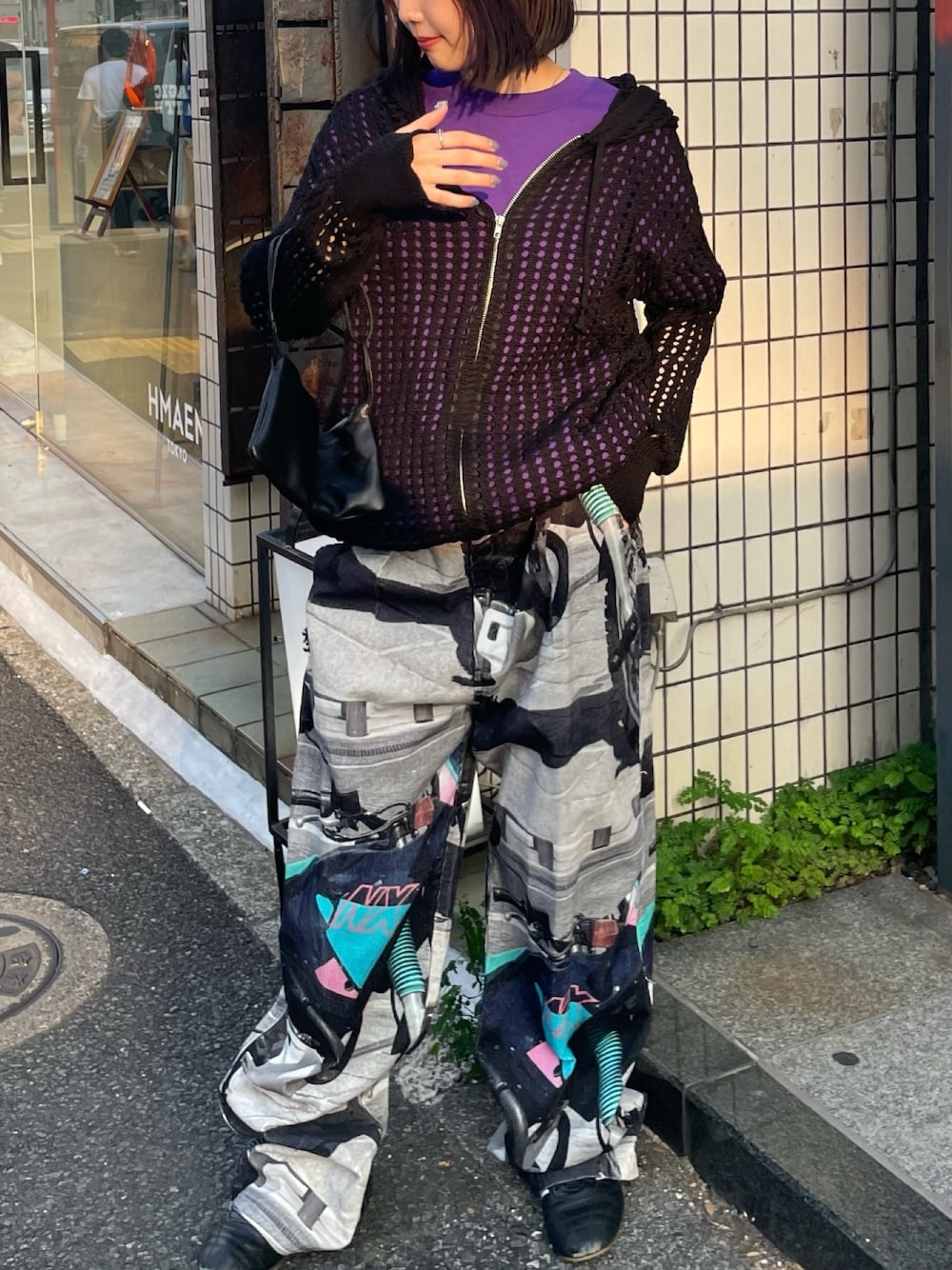 「レザー、ショルダーバッグ、スポーツミックス、秋服準備はじめました、ジョーツ、着こなしのちょこっとテク、休日スタイル、韓国ファッション、古着MIX、カーディガン、ストリート、おしゃれさんと繋がりたい、今から使える秋の先取りコーデ、レイヤードスタイル、低身長女子」｜「ROOPTOKYOのMESH ZIP HOODIE/メッシュジップフーディ―　Y2K（パーカー、ブラック系）」を使った、ayaさん（骨格ストレート・レディース・160cm）の夏コーディネートの1枚目の写真