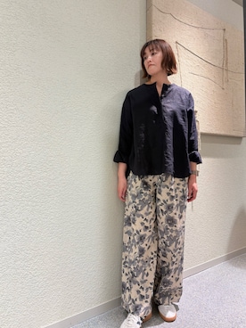 「かぐれ（カグレ）のコットンリネンプリントイージーパンツ（その他パンツ、グレー系）」を使った、rikaさん（レディース・161cm）の春コーディネート