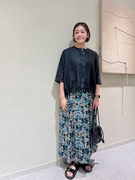 「かぐれ（カグレ）のリネンハーフスリーブシャツ（シャツ/ブラウス、ブラック系）」を使った、rikaさん（レディース・161cm）の夏コーディネート