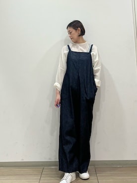 「アイテム（サロペット/オーバーオール、ブルー系）」を使った、rikaさん（レディース・161cm）の秋コーディネート