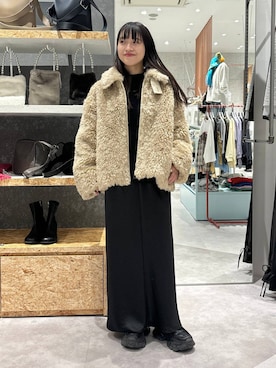 「LEPSIM（レプシィム）のストレッチサテンスカート　497324（スカート）」を使った、かとちゃんさん（レディース・154cm・30代）の秋コーディネート