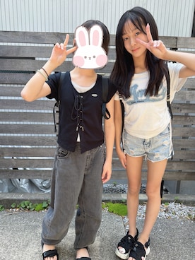「repipi armario（レピピ アルマリオ）のレースアップTee（Tシャツ/カットソー、ブラック系）」を使った、yurimari1118さん（キッズ・140cm）の春コーディネート