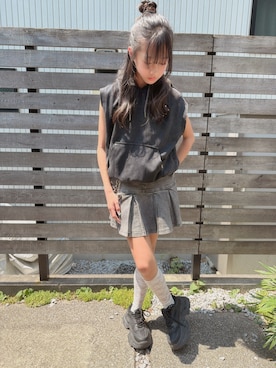 「repipi armario（レピピ アルマリオ）のAcidフーディ（パーカー、ブラック系）」を使った、yurimari1118さん（キッズ・140cm）の夏コーディネート