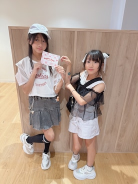 「PINK-latte（ピンクラテ）の【セットアイテム】肩あきメッシュ半袖T＋タンクセット（Tシャツ/カットソー、ホワイト系）」を使った、yurimari1118さん（キッズ・140cm）の夏コーディネート