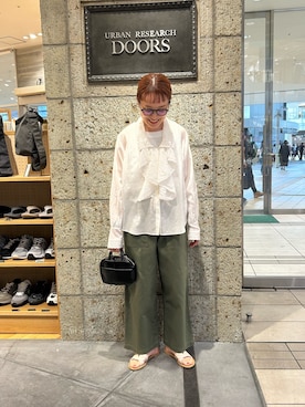 「URBAN RESEARCH DOORS（アーバンリサーチドアーズ）のコットンベーカーパンツ（その他パンツ、グリーン系）」を使った、mayouedaさん（レディース・156cm）の春コーディネート