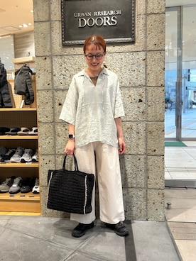 「かぐれ（カグレ）のリネンスキッパーシャツ（シャツ/ブラウス、グリーン系）」を使った、mayouedaさん（レディース・156cm）の春コーディネート