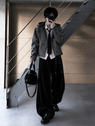 「welise(ウェライズ)の【welise×ADAMPATEK】faded flockey denim drawstring minibag/フェードフロッキーデニム 巾着バッグ(ショルダーバッグ)」を使った、Aranさん(メンズ・177cm)の秋コーディネート