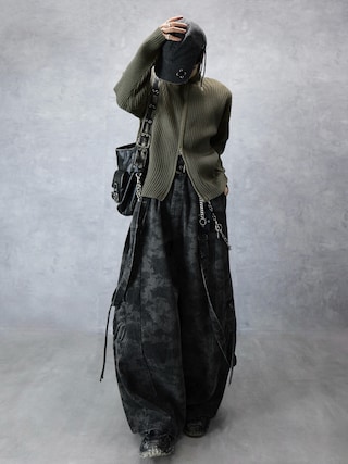 「Spielio（シュピーリオ）の【Spielio】Distressed suspender wide denim pants/ ヴィンテージライク サスペンダーワイドデニムパンツ（カーゴパンツ）」を使った、Aranさん（メンズ・177cm）の秋コーディネート