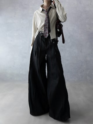 「Chikashitsu +(チカシツプラス)の【Chikashitsu +】vintage belt shoulder bag / 【チカシツプラス】ヴィンテージベルトショルダーバッグ(ショルダーバッグ)」を使った、Aranさん(メンズ・177cm)の秋コーディネート