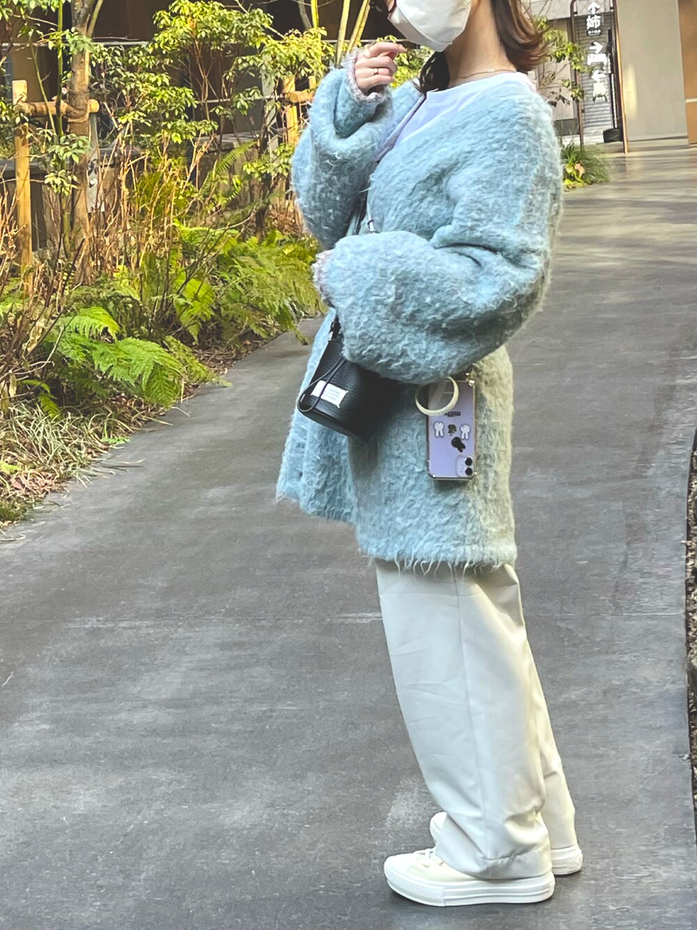「オトナカジュアル、楽チンコーデ、カジュアルコーデ、おしゃれさんと繋がりたい、ootd、低身長、スニーカーコーデ、春カラー、ニットカーディガン、Kastane、ニット、低身長コーデ」｜「coca（coca）のウエストタックワイドパーテードパンツ（スラックス、ホワイト系）」を使った、cocoさん（レディース・154cm）の冬コーディネートの1枚目の写真