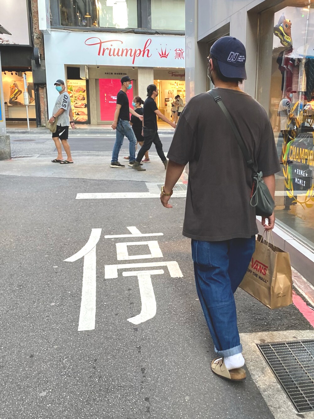 「ootd、停」｜「United Athleのアイテム（Tシャツ/カットソー、グレー系）」を使った、WM2Bさん（メンズ・178cm）の秋コーディネートの1枚目の写真