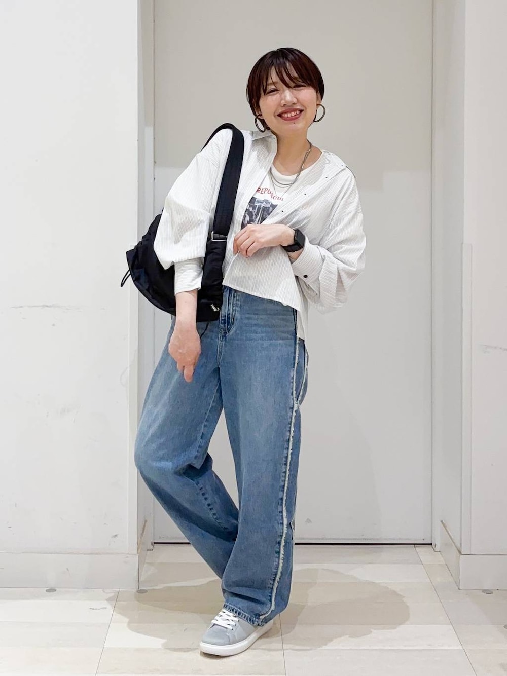 「着痩せ・細見え、若見え、着痩せ、休日コーデ、デート/ロマンティック、ママコーデ、体型カバー、旅行、GLOBAL WORK、まちがいない服_GLOBAL WORK、デートコーデ、夏コーデ、春コーデ、春夏コーデ、お出かけコーデ」｜「GLOBAL WORKのGOODデニムプレミアムバギーパンツ/132403（デニムパンツ、ホワイト系）」を使った、tahanyanさん（レディース・155cm）の春コーディネートの1枚目の写真