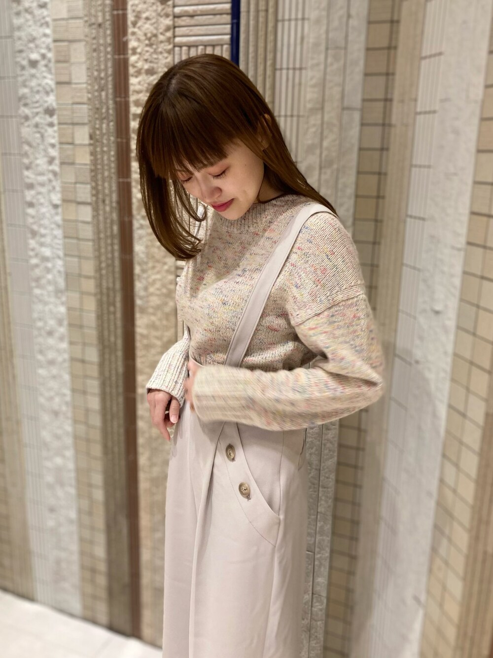 「ジルスチュアート、JILLSTUART、大人カジュアル、今日のコーデ、大人かわいい、休日スタイル、ゆるコーデ、着回しコーデ、デイリーカジュアル、ハイウエストパンツ、ワントーンコーデ、ベージュコーデ、春コーデ」｜「JILL STUARTの◆ジェイミーニット（ニット/セーター、ベージュ系）」を使った、ari / 162cmさん（レディース・162cm）の冬コーディネートの1枚目の写真