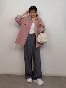「SENSE OF PLACE by URBAN RESEARCH（センスオブプレイスバイアーバンリサーチ）のダブルポケットカラーデニムシャツ（シャツ/ブラウス、ピンク系）」を使った、みてきちさん（レディース・155cm）の春コーディネート