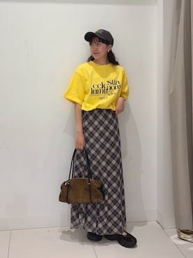 「SENSE OF PLACE by URBAN RESEARCH(センスオブプレイスバイアーバンリサーチ)のアシメグラフィックショートスリーブTシャツ(Tシャツ/カットソー、イエロー系)」を使った、みてきちさん(レディース・155cm)の夏コーディネート