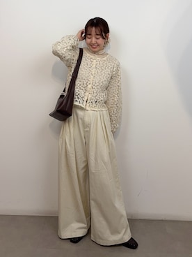 「KBF（ケイビーエフ）のタックデザインツイルパンツ（その他パンツ、ホワイト系）」を使った、みてきちさん（レディース・155cm）の春コーディネート