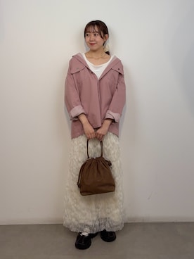 「SENSE OF PLACE by URBAN RESEARCH（センスオブプレイスバイアーバンリサーチ）のダブルポケットカラーデニムシャツ（シャツ/ブラウス、ピンク系）」を使った、みてきちさん（レディース・155cm）の春コーディネート