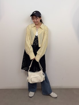 「SENSE OF PLACE by URBAN RESEARCH（センスオブプレイスバイアーバンリサーチ）のフラワーエンブロイダリークロップドシャツ（シャツ/ブラウス、ベージュ系）」を使った、みてきちさん（レディース・155cm）の春コーディネート