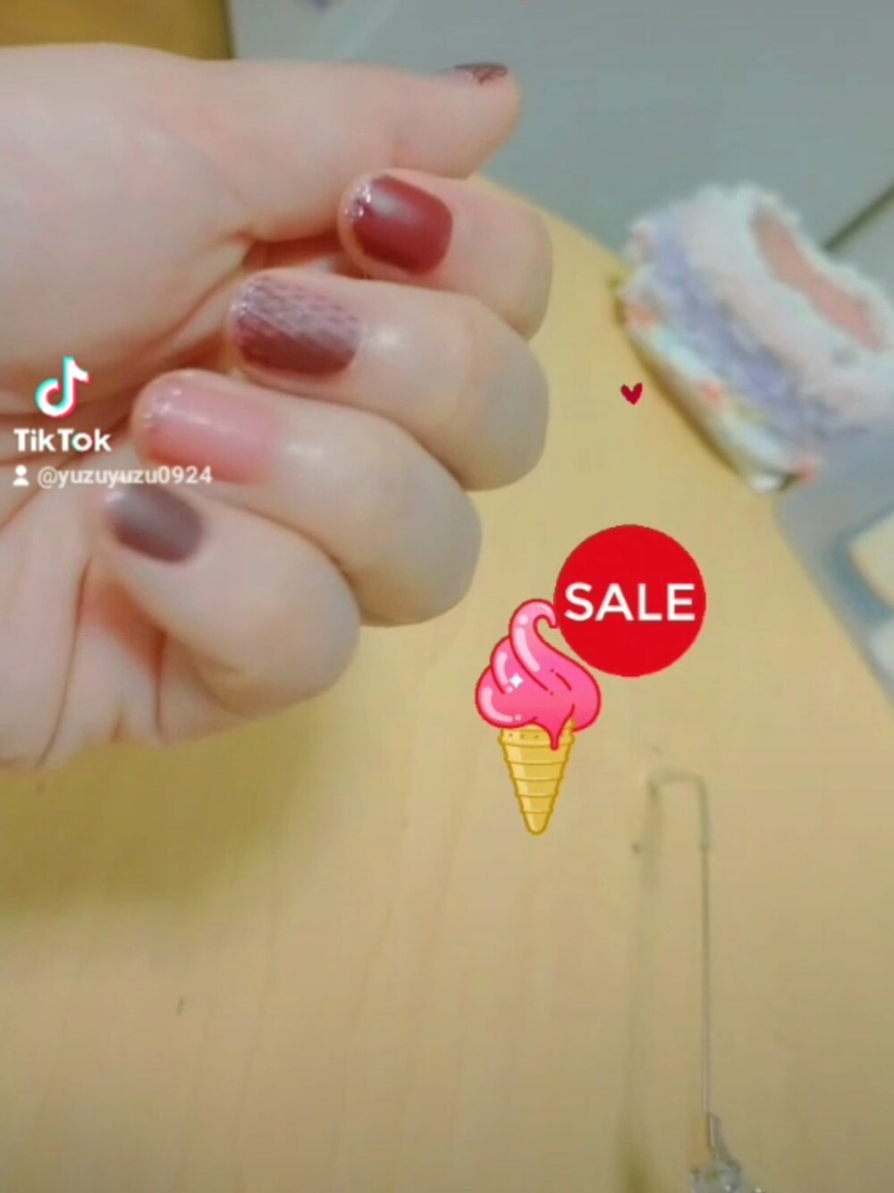 「DAISOのアイテム（ネイルシール/ネイルチップ、ブラウン系）」を使った、こよみさん（レディース・157cm）の夏コーディネートの1枚目の写真