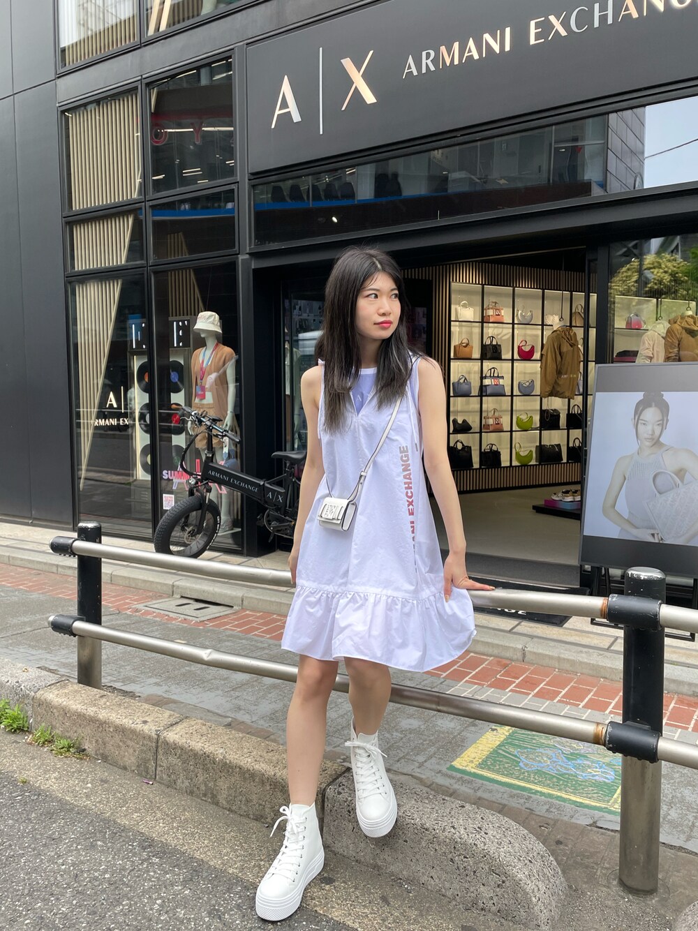 「アルマーニエクスチェンジ、AXchanger、AXchange、AXCatStreet、休日コーデ、お出かけコーデ、大人カジュアル、ワンピース、オトナカワイイ、春、スニーカー、カジュアルガーリー」｜「ARMANI EXCHANGEのアイテム（トップス、ブルー系）」を使った、Misakeyさん（レディース・160cm）の春コーディネートの1枚目の写真