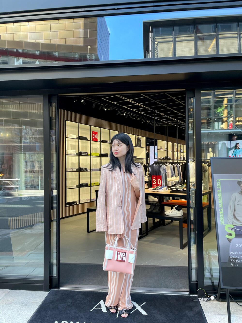 「アルマーニエクスチェンジ、AXchanger、AXchange、AXCatStreet、夏、ZOZOセール2023夏、オトナ女子、パンツスタイル、キレイめ、休日スタイル、大人コーデ、リネンパンツ、リネンジャケット」｜「ARMANI EXCHANGEの【A|X アルマーニ エクスチェンジ】ストライプリネンジャケット（テーラードジャケット、オレンジ系）」を使った、Misakeyさん（レディース・160cm）の夏コーディネートの1枚目の写真