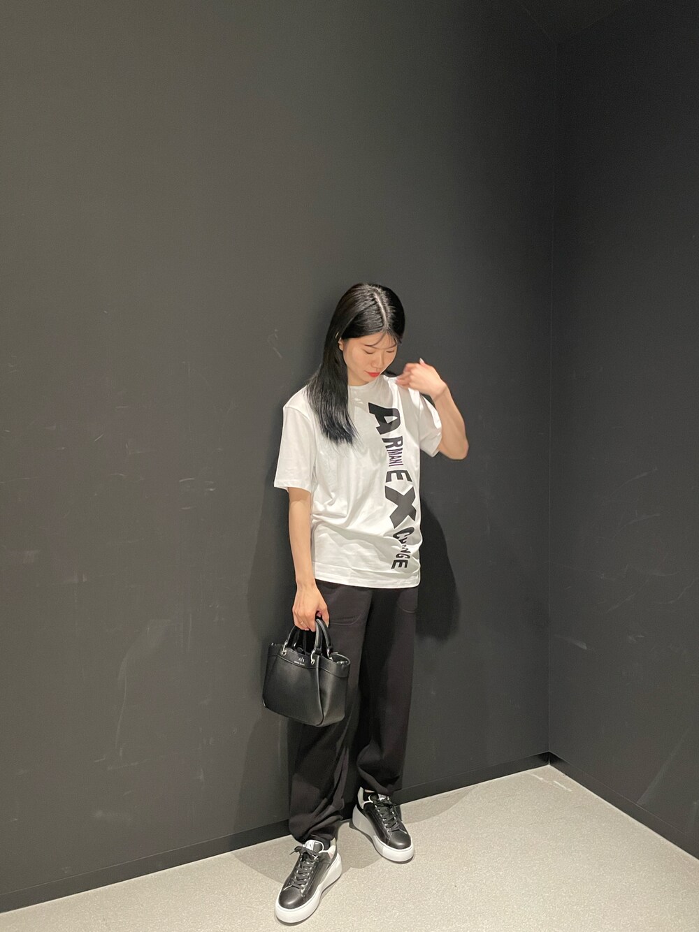 「アルマーニエクスチェンジ、AXchanger、AXchange、AXCatStreet、ZOZOセール2023夏、みんなの白Tフェス、夏だ！Tシャツ着よう！、パンツスタイル、シンプルコーデ、リラックススタイル、カジュアルコーデ、休日スタイル、大人カジュアル」｜「ARMANI EXCHANGEの【A|X アルマーニ エクスチェンジ】オプティカルロゴ　半袖クルーネックTシャツ/REGULAR（Tシャツ/カットソー、ホワイト系）」を使った、Misakeyさん（レディース・160cm）の夏コーディネートの1枚目の写真