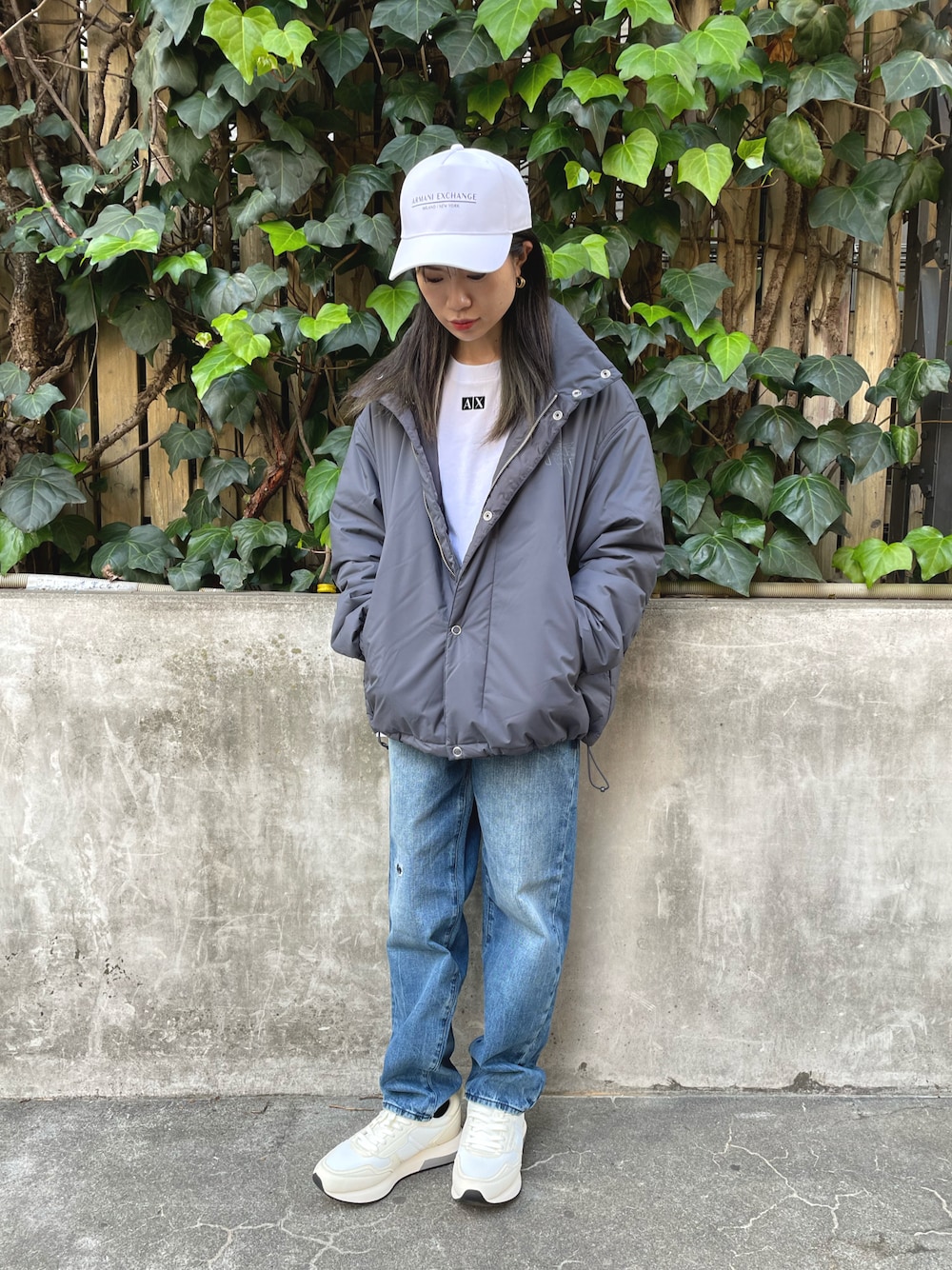 「AXchanger、AXchange、AXCatStreet、アルマーニエクスチェンジ、キャットストリート、カジュアル、休日スタイル、メンズライク、メンズファッション、メンズコーデ、アウター、デニムパンツ」｜「ARMANI EXCHANGEの【A|X アルマーニ エクスチェンジ】ロゴ　パネルキャップ（キャップ、ホワイト系）」を使った、Misakeyさん（レディース・160cm）の秋コーディネートの1枚目の写真
