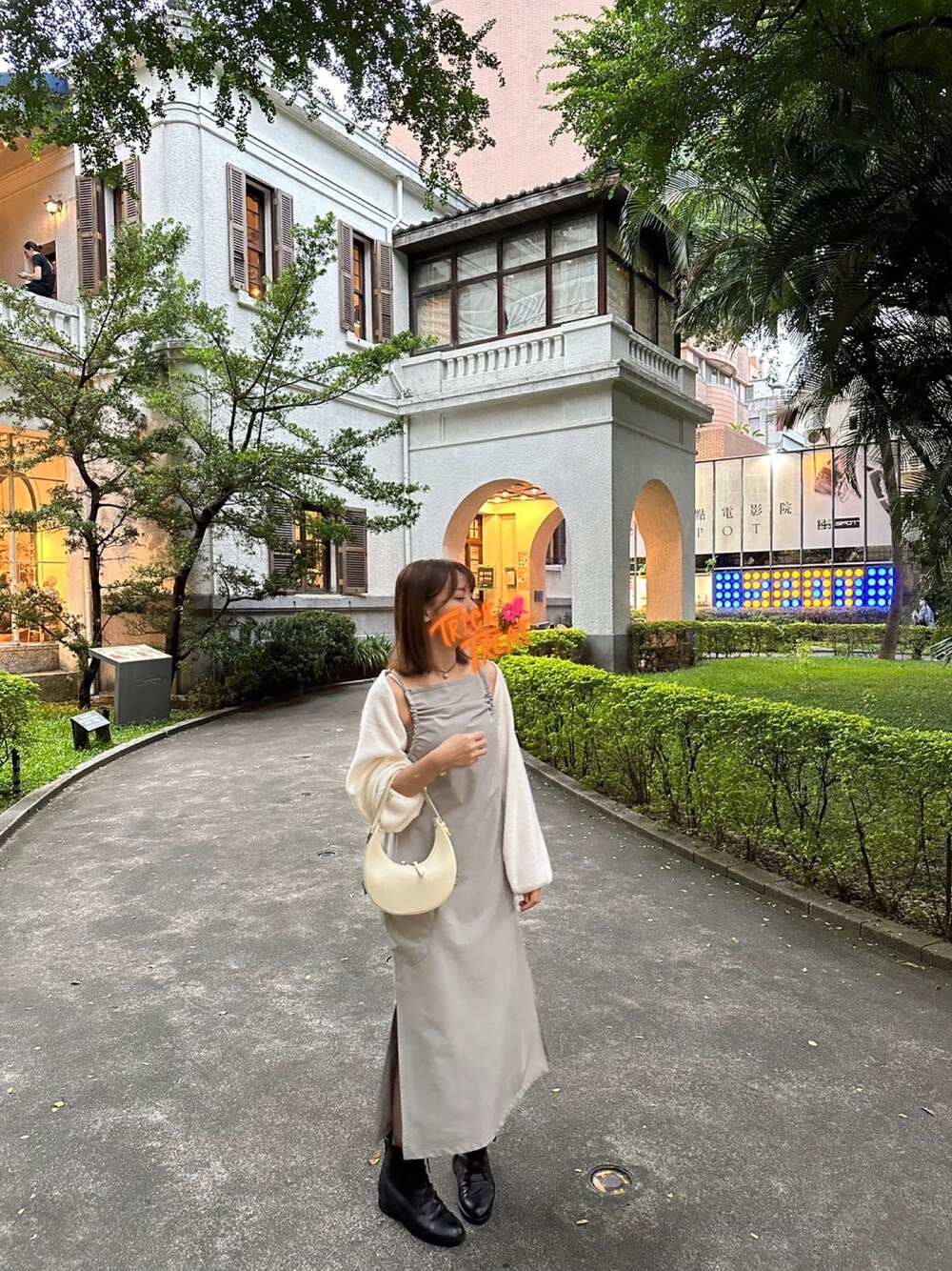「秋冬コーデ、今日のコーデ、ootd」｜「OSOIのアイテム（バッグ、ホワイト系）」を使った、Bevilet  Baeさん（レディース・160cm）の秋コーディネートの1枚目の写真
