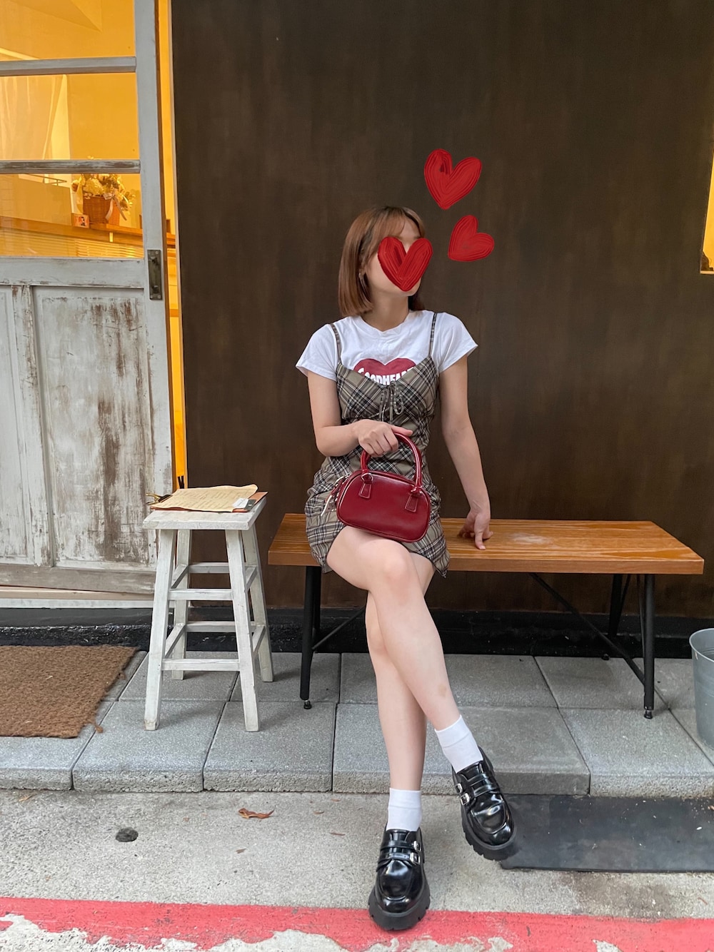 「休日コーデ、大人可愛い」｜「111zのアイテム（バッグ、レッド系）」を使った、Bevilet  Baeさん（レディース・160cm）の春コーディネートの1枚目の写真