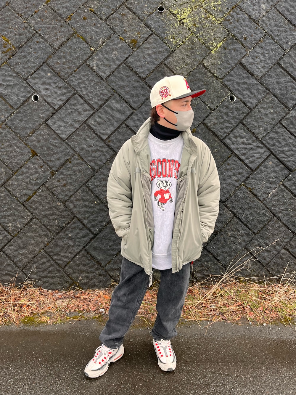 「メンズファッション、冬コーデ、お洒落さんとつながりたい、スニーカーコーデ、ファッションを楽しもう、ミリタリー、アメカジ、リバースウィーブ、levi’s、NEW ERA、エアマックス95、ECWCS、ハッピージャケット、エンゼルス、ワイドデニム」｜「NEW ERAのアイテム（キャップ、ホワイト系）」を使った、peimax2525さん（メンズ・165cm）の冬コーディネートの1枚目の写真