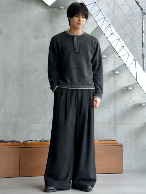 「SINSS(シンス)のWool blend layered henley knit / ウールブレンドレイヤードヘンリーニット(ニット/セーター)」を使った、てるさん(メンズ・181cm)の秋コーディネート