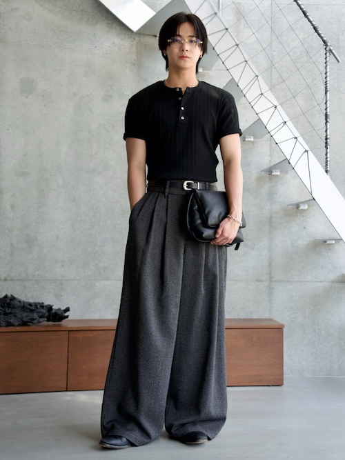 「SINSS（シンス）の3-Tuck wide straight slacks / 3タックワイドストレートスラックス（スラックス）」を使った、てるさん（メンズ・181cm）の夏コーディネート
